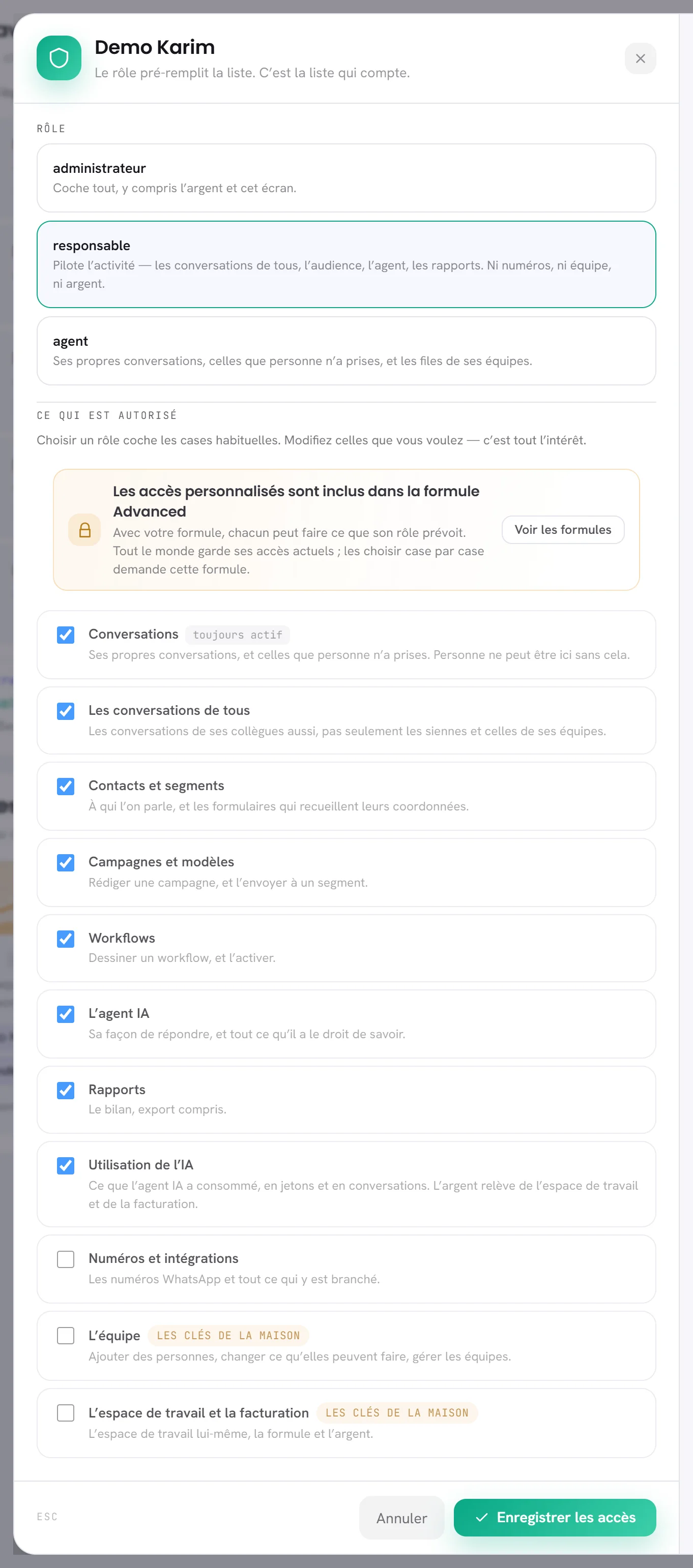 La fenêtre d’accès d’une personne : les trois rôles avec Responsable choisi, une bannière à propos de la formule, la liste des permissions avec une case pour chacune, et le bouton Enregistrer les accès.