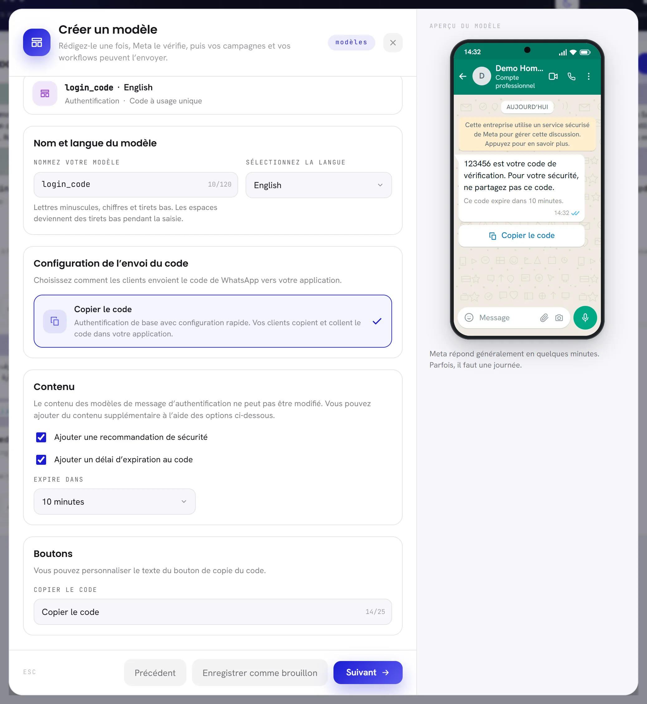 La deuxième étape d’un modèle d’authentification : la configuration de l’envoi du code, les deux ajouts avec le délai d’expiration, et le texte du bouton de copie. Le téléphone montre la phrase de Meta avec le code.