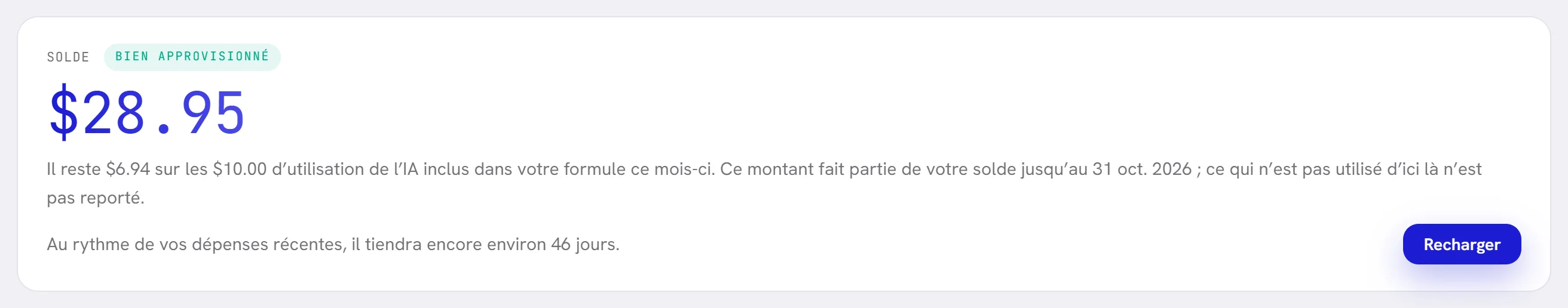 La carte du solde : le solde avec le badge Bien approvisionné, ce qu’il reste de l’utilisation de l’IA incluse dans la formule ce mois-ci, l’autonomie du solde, et le bouton Recharger.